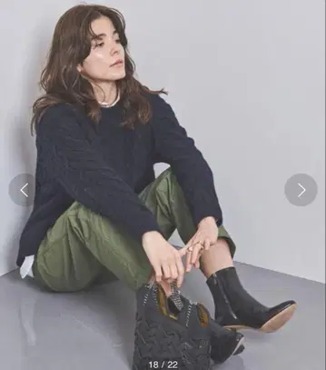 UWSC 케이블 크루넥 니트