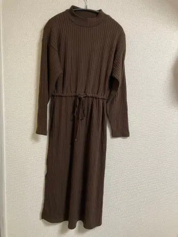 Lax Dan Tia 브라운 긴팔 니트 원피스