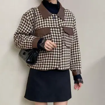 브라운 계열 체크 무늬 자켓