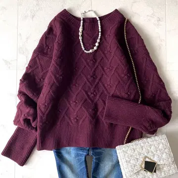새상품급 이에나 부드러운 캐시미어 입체 패턴 뒷단추 니트 크루넥 보르도
