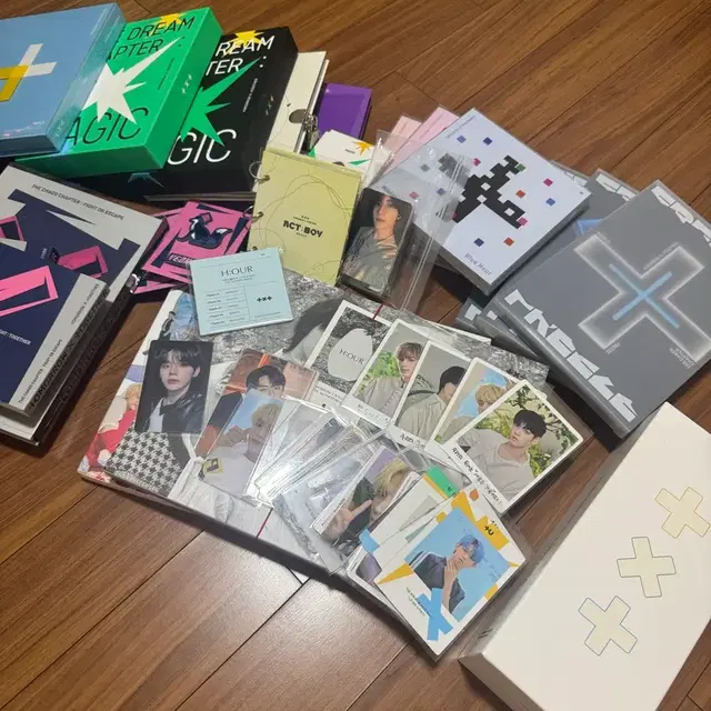 투바투 앨범, 포카, 응원봉, 포토북