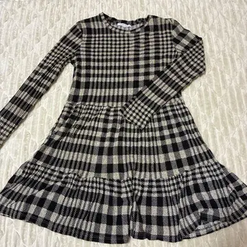 체크 무늬 긴팔 니트 원피스