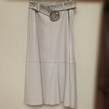 고품질 ZARA 인조 가죽 스커트 뒷면 스웨이드 크림 베이지