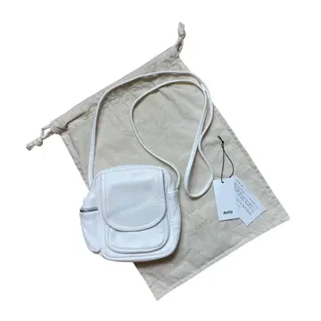 Aeta 미사용 새상품 택, 봉투 포함 디어 레더 숄더 파우치 화이트