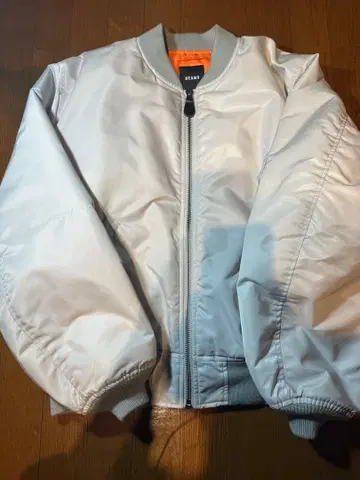 BEAMS 화이트 MA-1 플라이트 자켓