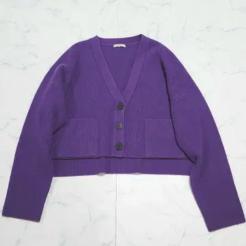 루피 울 컴팩트 가디건 로고 버튼 숏 기장 퍼플