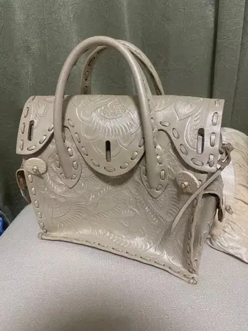 카빙 트라이브스 그레이스 콘티넨탈