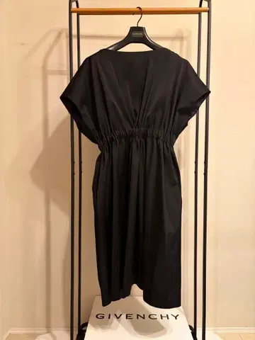 LOCUS AND BEYOND 허리 개더 타프타 원피스 블랙 플레어