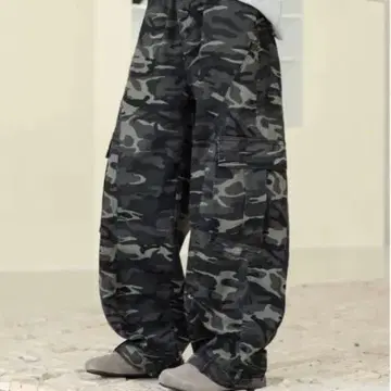 카모플라쥬 와이드 카고 팬츠 루즈 실루엣 커브