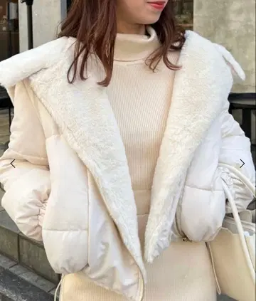 MAJESTIC LEGON 에코 퍼 컬러 파이버 다운 아이보리 S