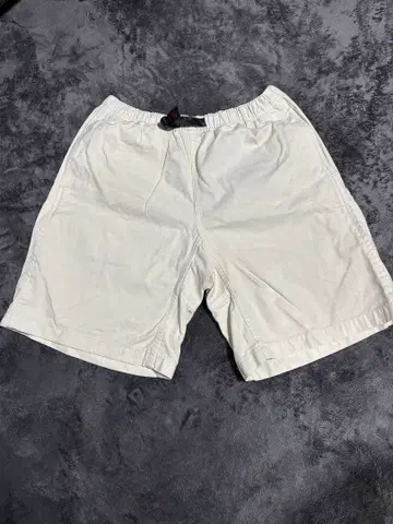 그라미치 하프 팬츠 화이트