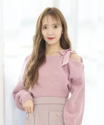 titty&Co. 핑크 오프숄더 리본 니트 스웨터