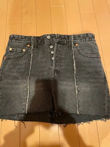 리바이스 프리미엄 아이콘 스커트 26