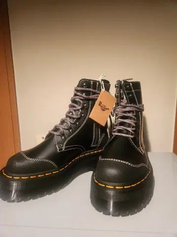 닥터 마틴 통굽 가죽 부츠