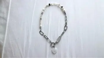 에클랑트 펄과 하트 참의 목걸이