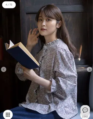 유베시 사만사 모스모스 콜라보 프릴 블라우스