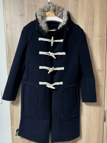 더플 코트 네이비 컬러 후드에 양털 퍼 부착