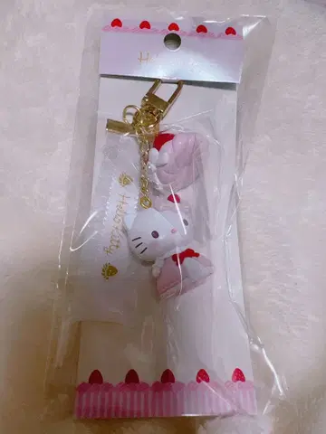 산리오 딸기 휘핑 케이크 디자인 시리즈 키링 키티