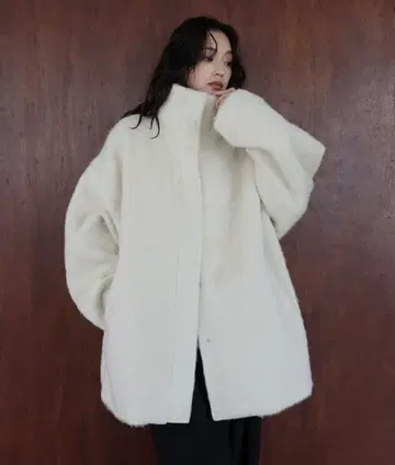 샤기 스탠드 카라 코트 / 화이트 hellam 헤람