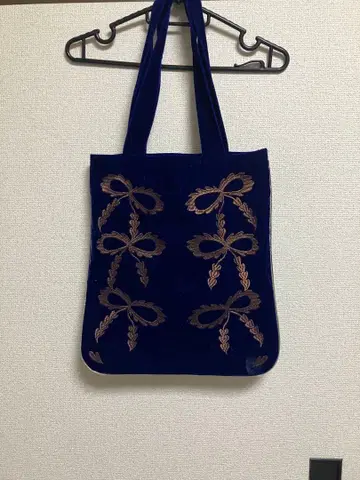 캐서리니 벨로아 리본 자수 네이비 토트백