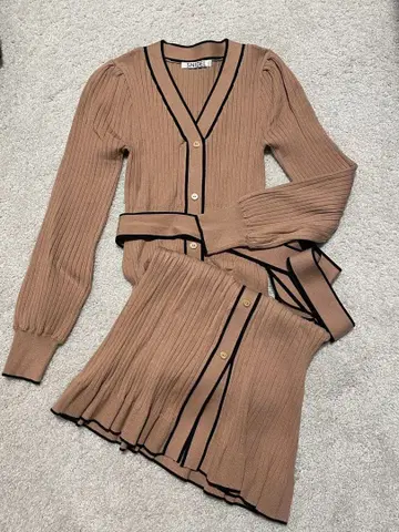 SNIDEL 프론트 버튼 니트 원피스 베이지