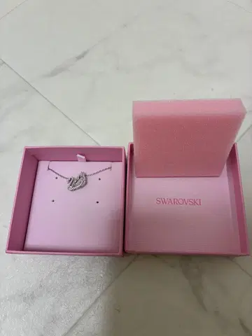SWAROVSKI 스완 목걸이 댄싱 스완