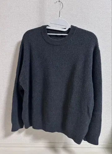 다크 그레이 리브 긴팔 스웨터