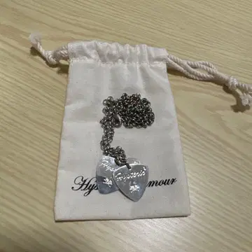 Hysteric Glamour 기타 피크형 목걸이