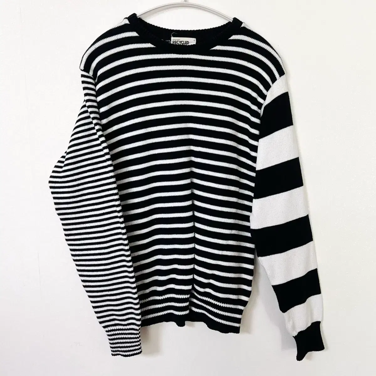 Azon Pony Stripe Knit #애즈온,#스트라이프니트 on Bunjang Global Site.