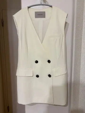 JUSGLITTY 미카 콜라보 베스트 화이트