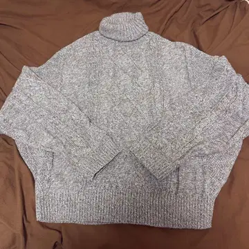 Knuth Mart 케이블 짜임 터틀넥 스웨터 블루 브라운