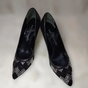 긴자 카네마츠 스톤 장식 블랙 하이힐 22.5cm