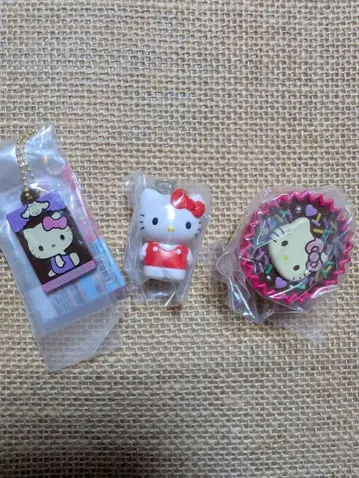 산리오 캐릭터즈 헬로키티 가챠 캡슐 토이 3종 세트
