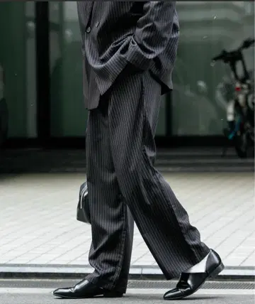핀스트라이프 턱 와이드 슬랙스
