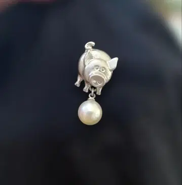 돼지에게 진주 핀 브로치 미사용