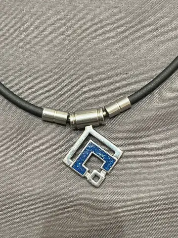 기하학 디자인 가죽 목걸이