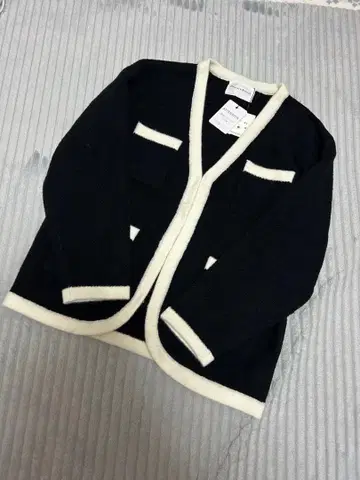 새상품 쿠튀르 브로치 니트 가디건 가디건