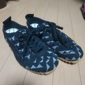 FRAPBOIS x MoonStar 스니커즈