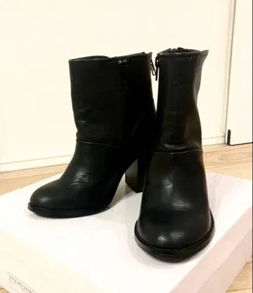 센트레아 랜트 블랙 합성 피혁 부티 중간 힐 35(22.5cm)