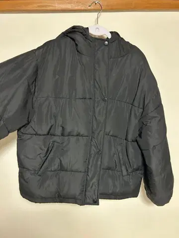 후드 부착 그레이 다운 자켓