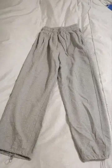 그레이 스웨트 팬츠