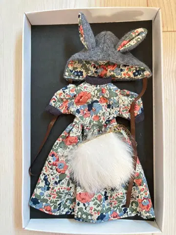 리카짱 아웃핏 꽃무늬 드레스와 토끼 귀 모자 세트