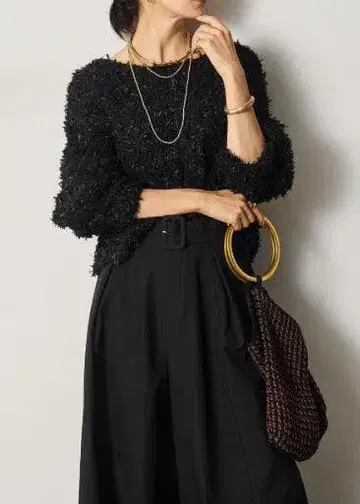 새상품 에시카 같은 형태 나비얀 니트 크롭 풀오버 블랙