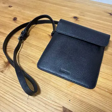 블랙 가죽 숄더백 플랩식