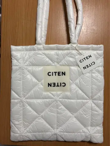 CITEN 패디드 토트백 화이트