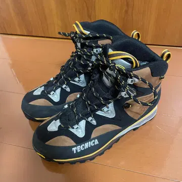 TECNICA 등산화 블랙/브라운