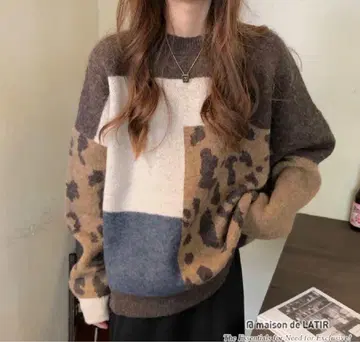 레오파드 무늬 니트 스웨터 긴팔