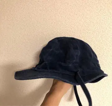 레미라. 어느 방향으로든 쓸 수 있는 코듀로이 모자