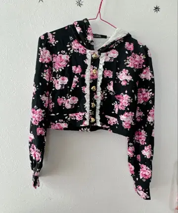 미사용 숏 기장 꽃무늬 후드티