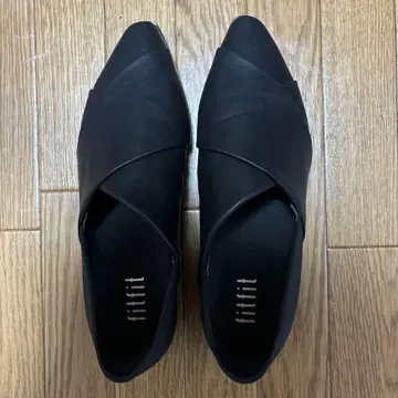 fitfit 블랙 크로스오버 플랫슈즈 24